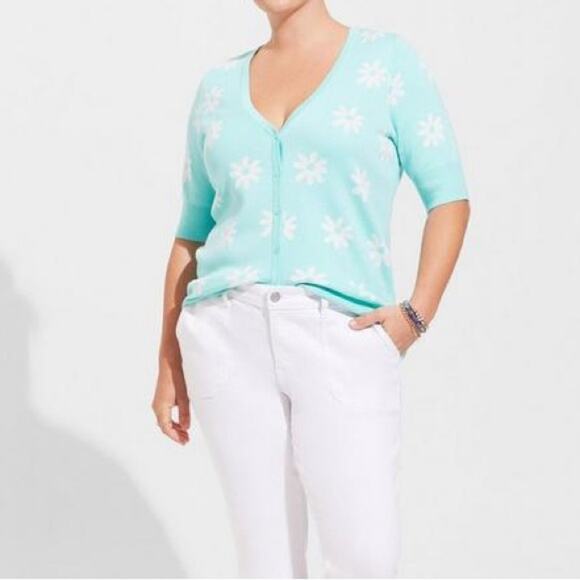 Torrid Light Blue Daisy Floral Print V Neck Button Front Half Sleeve Cardigan 1X - Picture 10 of 10